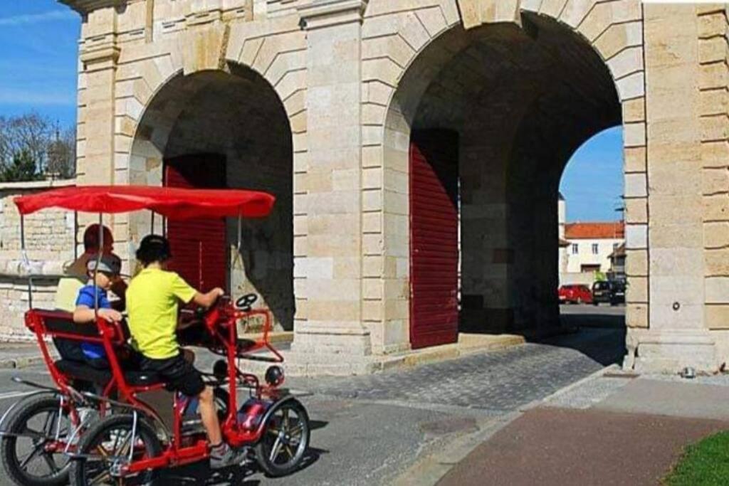 Appartement Proche Des Remparts Лангр Екстериор снимка
