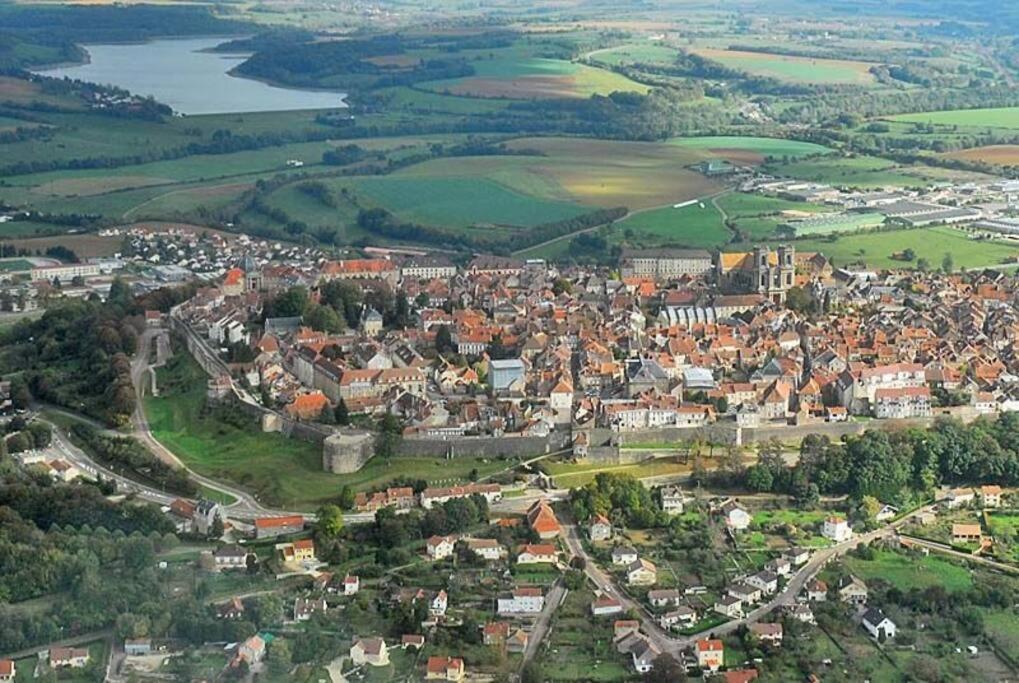 Appartement Proche Des Remparts Лангр Екстериор снимка