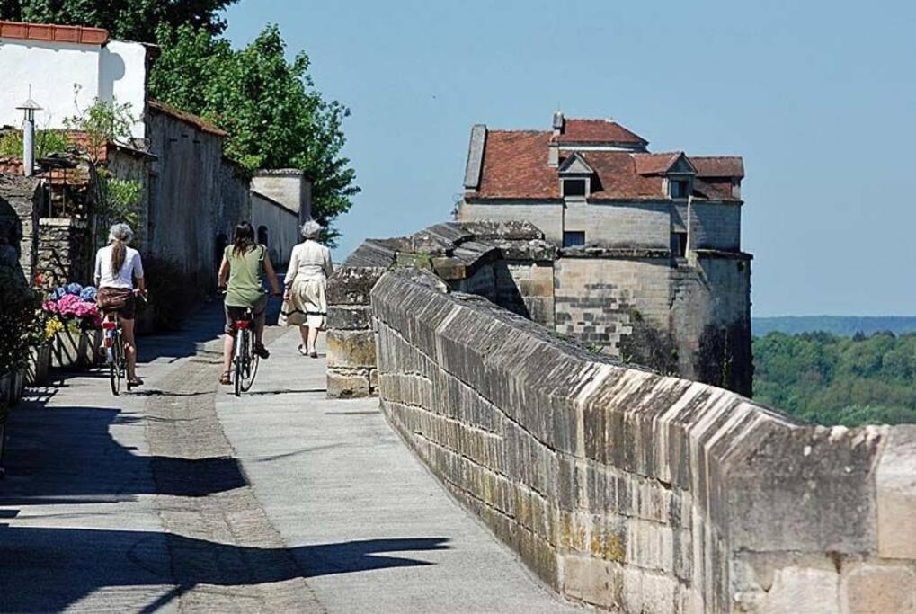 Appartement Proche Des Remparts Лангр Екстериор снимка
